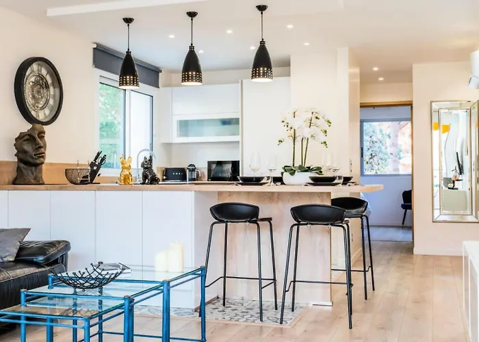 2 Pieces Terrasse A 8min A Pied Du Centre Parking - 2 Pieces Terrasse A 8min A Pied Du Centre Parking Mae-2553 *