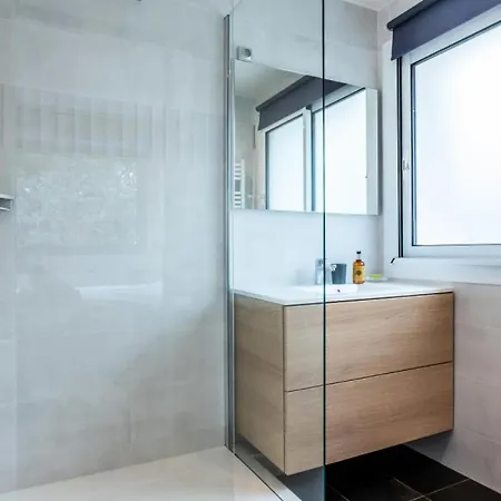 2 Pieces Terrasse A 8min A Pied Du Centre Parking - 2 Pieces Terrasse A 8min A Pied Du Centre Parking Mae-2553